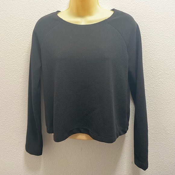 Black top - Picture 1 of 3